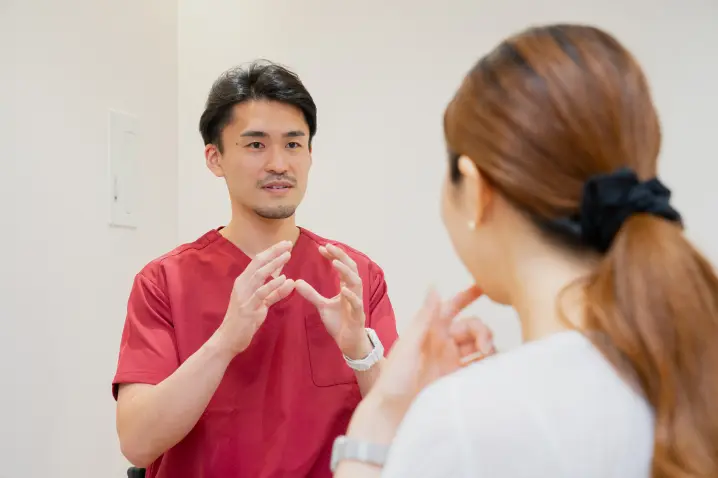 デンタルクリニックCたまプラーザの説明風景|たまプラーザ駅徒歩3分の歯医者・歯科